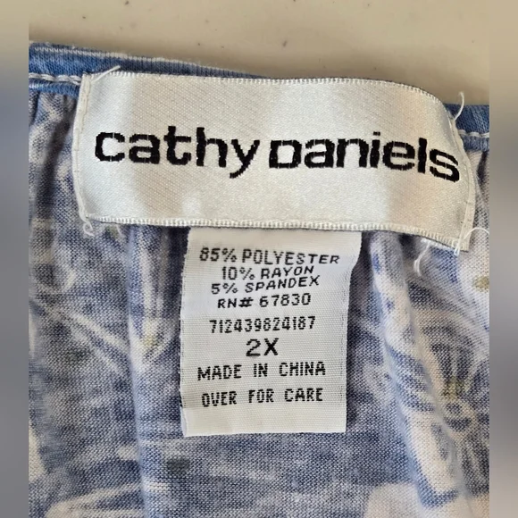 Cathy Daniels Blue Floral Blouse with Sequin Detail 2X - Picture 2 of 12